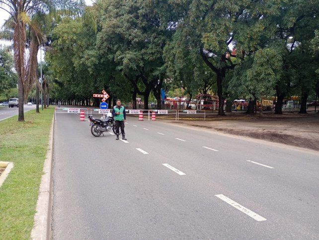 Comenzó la construcción de la senda manda peatón en el lado oeste de la Costanera y Calcena