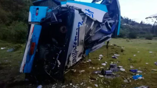Al menos nueve personas murieron en Ecuador tras la caída de un ómnibus a un abismo