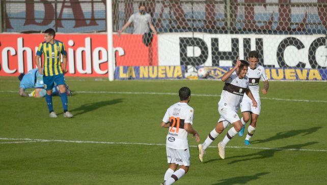 Central fue a cancha de Platense en busca de triunfo que lo clasifique, pero se volvió con una goleada en contra.