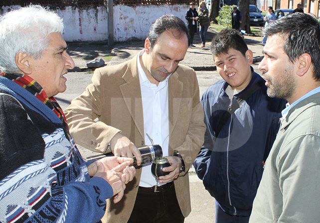 La oficina móvil del Municipio recorrió hoy el barrio Santa Rosa de Lima