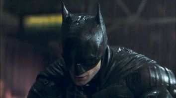 Robert Pattinson se calzó el traje del Caballero Oscuro en la nueva película de The Batman. Robert Pattinson se calzó el traje del Caballero Oscuro en la nueva película de The Batman.