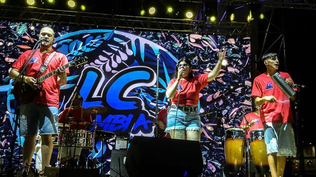 Viví 25 de Mayo volvió a encender el corazón de Paraná con una noche multitudinaria
