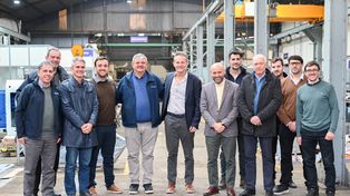 Tras la reunión, las autoridades recorrieron distintas empresas locales junto a representantes de la Asociación de Comercio e Industria para analizar la situación del sector productivo y difundir herramientas financieras y líneas de crédito impulsadas por el gobierno provincial destinadas a Pymes y comercios.&nbsp;