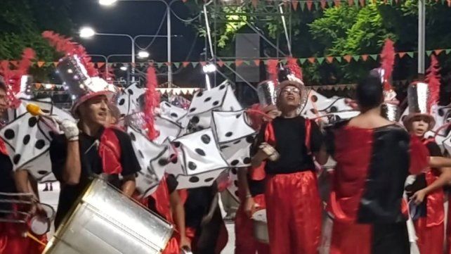 El carnaval reunió a miles en la tercera noche y se prepara para el cierre