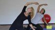 Mirta de Fussi ofrece clases de yoga suave para personas con movilidad reducida