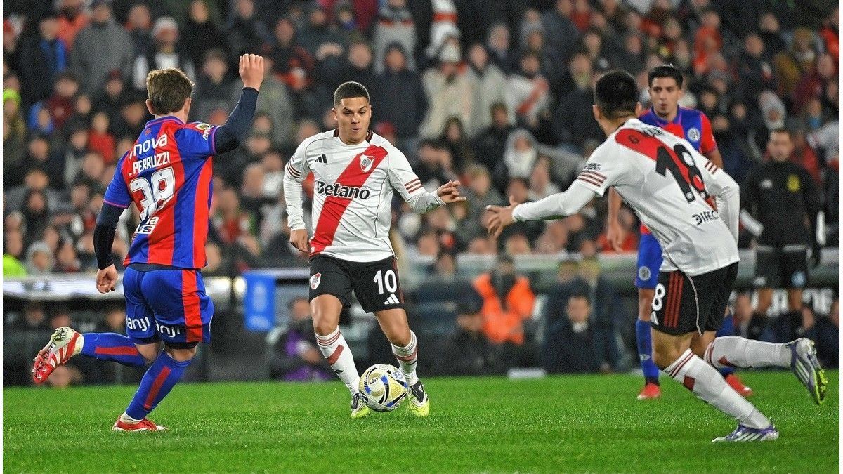 En un flojo partido, River empató con San Lorenzo pero sigue siendo líder