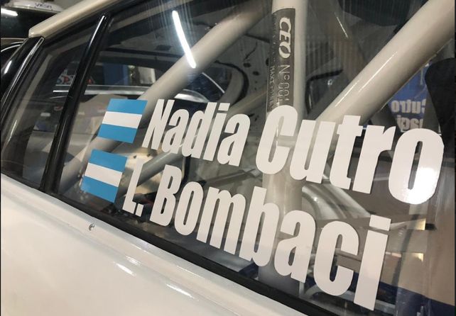 Falta la pintura pero est&aacute; claro a quienes pertenece el Toyota: Nadia Cutro y Luciano Bombaci