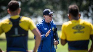 Ariel Holan en plena decisión. Si opta por volver al sistema 4-2-3-1, Emanuel Coronel tendría chances de ser titular.&nbsp;