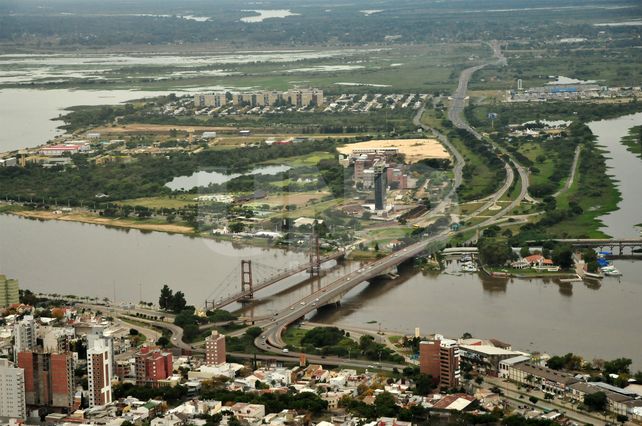 El puente Oroño y el puente Colgante.