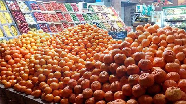 Exprimir el bolsillo. El precio de venta al público de la mandarina crece excesivamente.&nbsp;