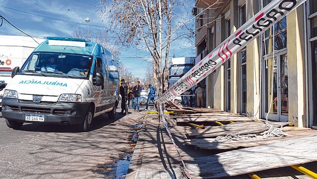 Ituzaingó y San Martín. La unidad médica arribó a la zona del accidente para asistir a los heridos.
