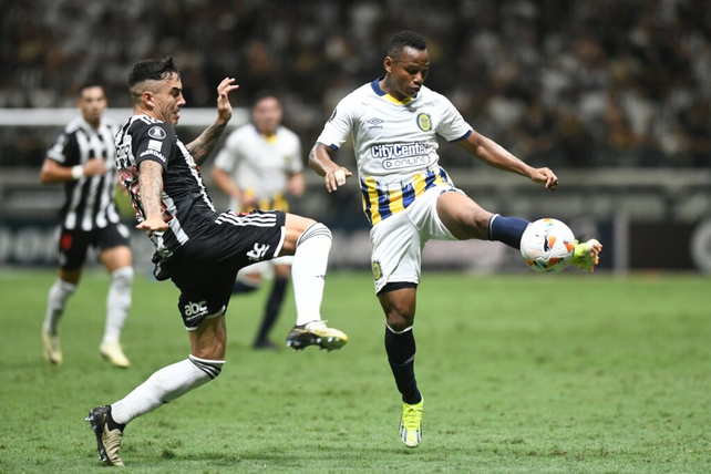 Campaz maniobra ante Mineiro. Central precisa de él para minimizar los daños de la sanción de la Conmebol.