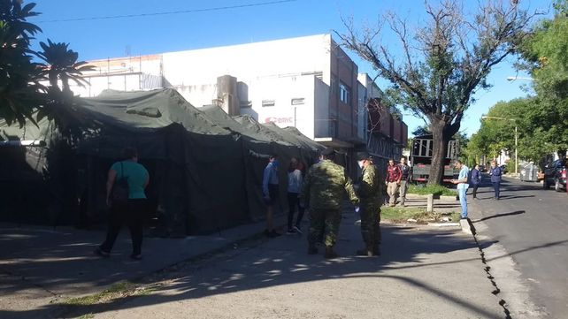 El Ejército montó carpas sanitarias en un sector de ingreso al hospital San Martín