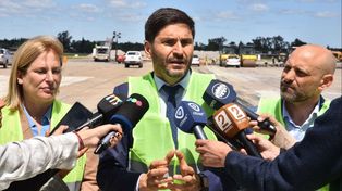 Acompañado de la vicegobernadora y candidata Gisela Scaglia y el ministro de Desarrollo Productivo, Gustavo Puccini, el gobenador Maximiliano Pullaro criticó a José Luis Espert y a La Libertad Avanza.&nbsp;