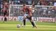 Colón trata de dominar las acciones, pero se topa con un correcto Defensores de Belgrano
