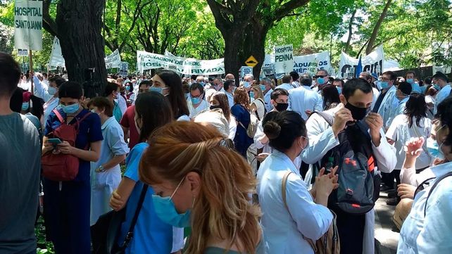 La masiva caravana de médicos marchó hacia la sede de gobierno porteño.