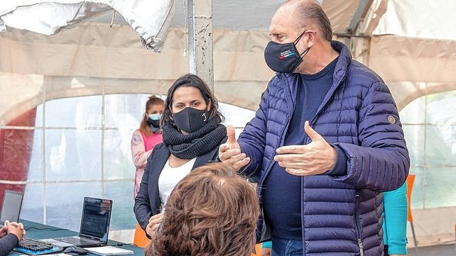 La concejal Mudallel junto a Perotti pusieron en marcha cuatro unidades de testeo covid en la ciudad