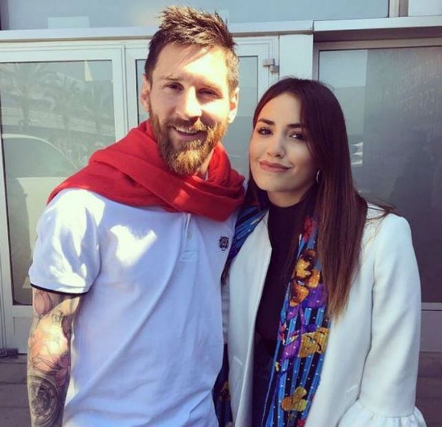 Sonrisas y fotos en el encuentro de Lali Espósito y Lionel Messi en Barcelona