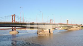 Restringen el paso en el Viaducto Oroño por la colocación de cartelería