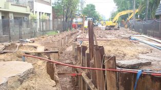 Avanzan los trabajos de cañería cloacal en calle Urquiza