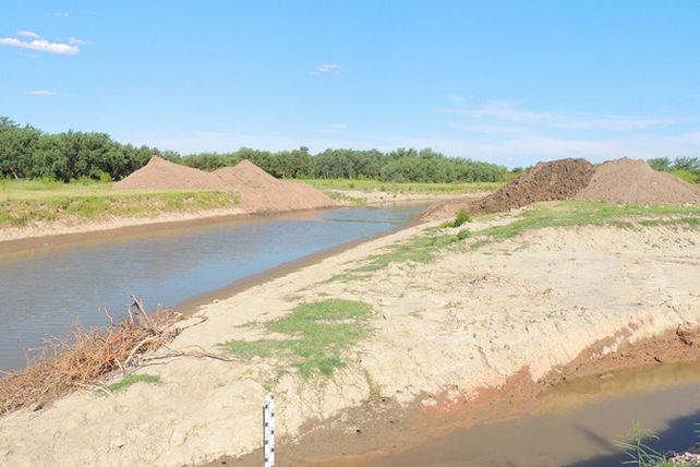 Se removió el tapón clandestino construido sobre el Río Salado