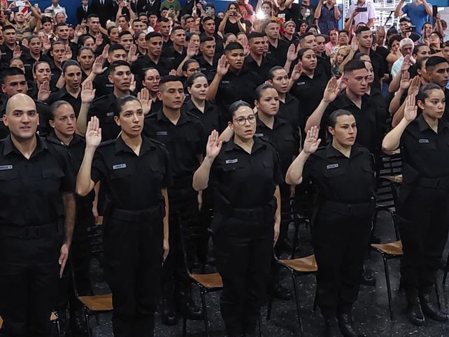 Jura. Los primeros alumnos que formarán las filas de la policía provincial.