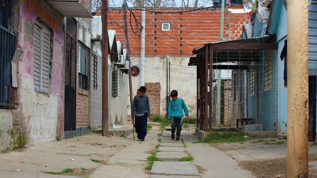 Las chicas que retratan los micromundos que habitan en barrio Emaús