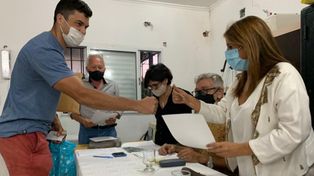 Qüesta encabezó la entrega de aportes por más de 4 millones de pesos&nbsp;