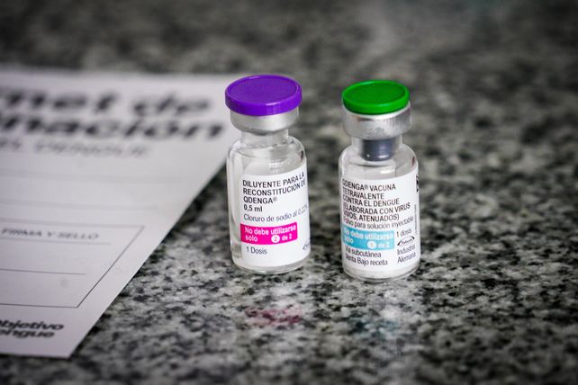 Vacunación contra el dengue