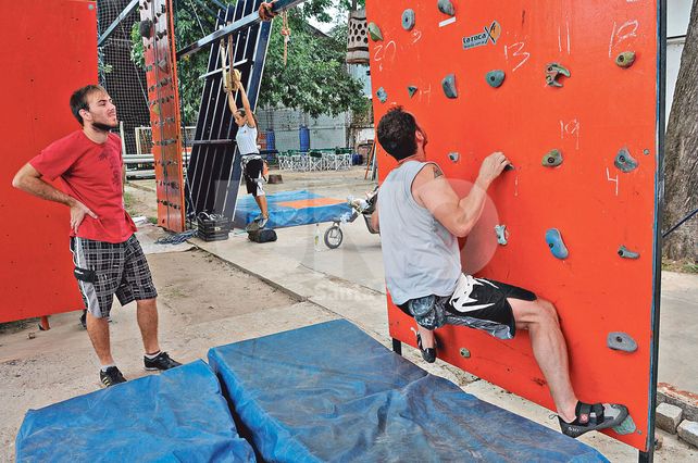 -Escalada. Enseñada por personas con amplios conocimientos