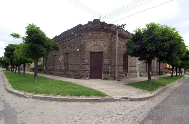 Un símbolo. El lugar donde funcionaba la Casa Ferraris, almacén de ramos generales.
