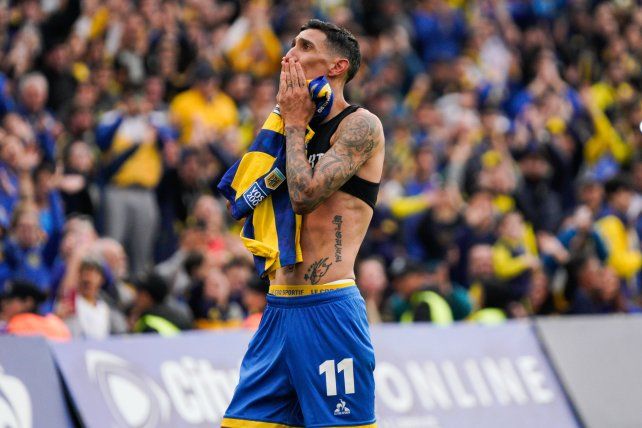 Di María festeja su primer gol de penal ante Godoy Cruz en el Gigante de Arroyito.&nbsp;