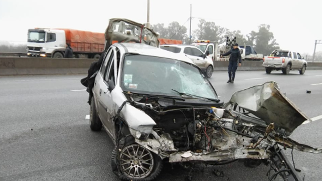Dos muertos por el vuelco de un auto en Circunvalación