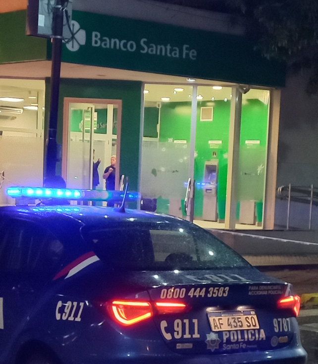 La sucursal bancaria está ubicada en Rivadavia y Chacabuco en G. Baigorria. 