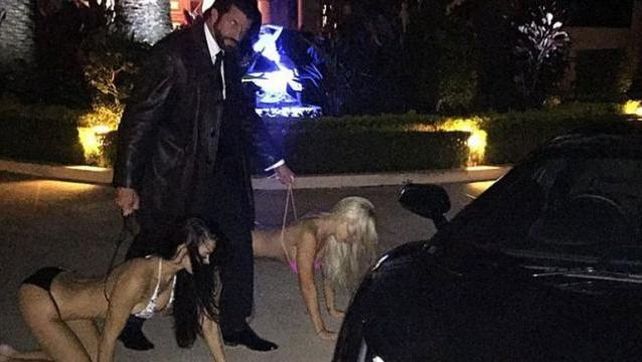 “Candyman”, el empresario que pasea a mujeres como perros