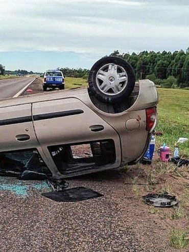 Vuelco de automóvil con lesionados en la ruta 14