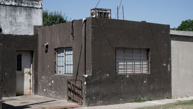 La casa de Urquiza al 6000 donde estaba Verónica Almada la noche del 18 de febrero cuando fue acribillada desde un auto.&nbsp;