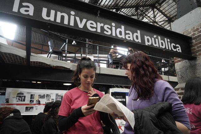 La UNR cambia la forma de confeccionar los títulos de sus graduados