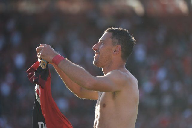 Maxi Rodríguez tras el gol ante Central Córdoba de Santiago del Estero.