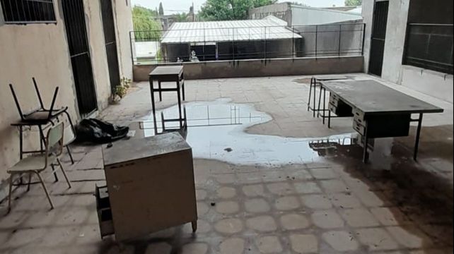 El deterioro de las escuelas impide que se dicen clases normalmente y los alumnos pierden días de estudio.&nbsp;