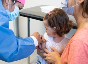 El gobierno busca vacunar a todos los niños hasta cuatro años