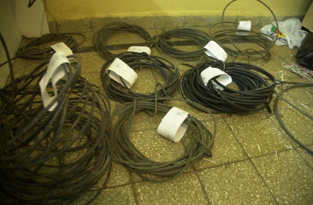 Material decomisado. En algunos procedimientos policiales se logró desbaratar a quienes ya tenían listos y enrollados los cables de cobre para reducirlos en el mercado ilegal.