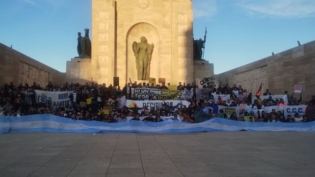 El Patio Cívico del Monumento a la Bandera fue el escenario del cierre del encuentro.