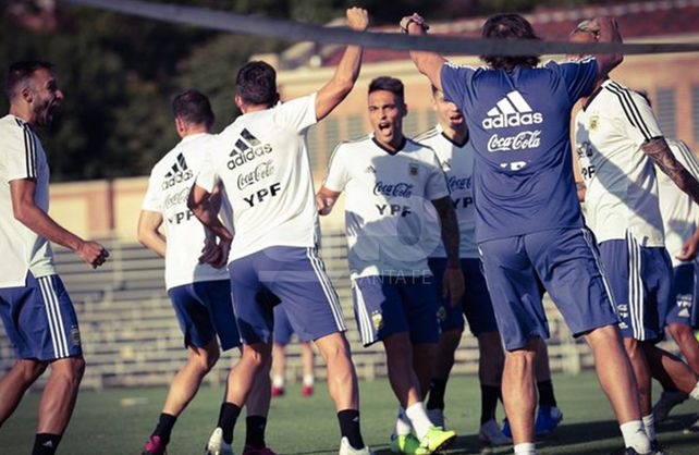 Scaloni paró dos equipos y Armani entrenó diferenciado