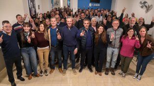 Los candidatos a legisladores nacionales, Guillermo Michel y Adán Bahl, encabezaron un acto en el Partido Justicialista (PJ) de Gualeguaychú de la militancia del peronismo local