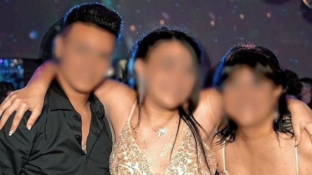 El joven sicario (izq.) y su madre (ext. der.) que fue separada de su cargo en la Comuna de Ricardone