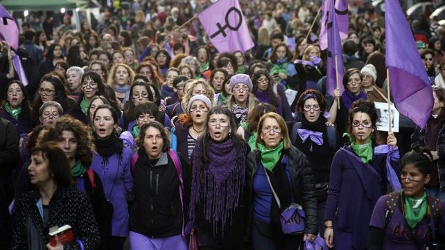 Ni una menos: La violencia que se ejerce sobre las mujeres es total, sutil y perversa