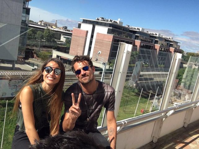 Pampita fue consolada por Chano que al ser descubierto se fue raudamente de su casa