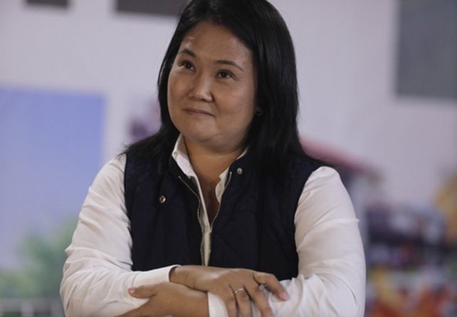 Con el 99% escrutado, Castillo se sigue imponiendo por medio punto en Perú