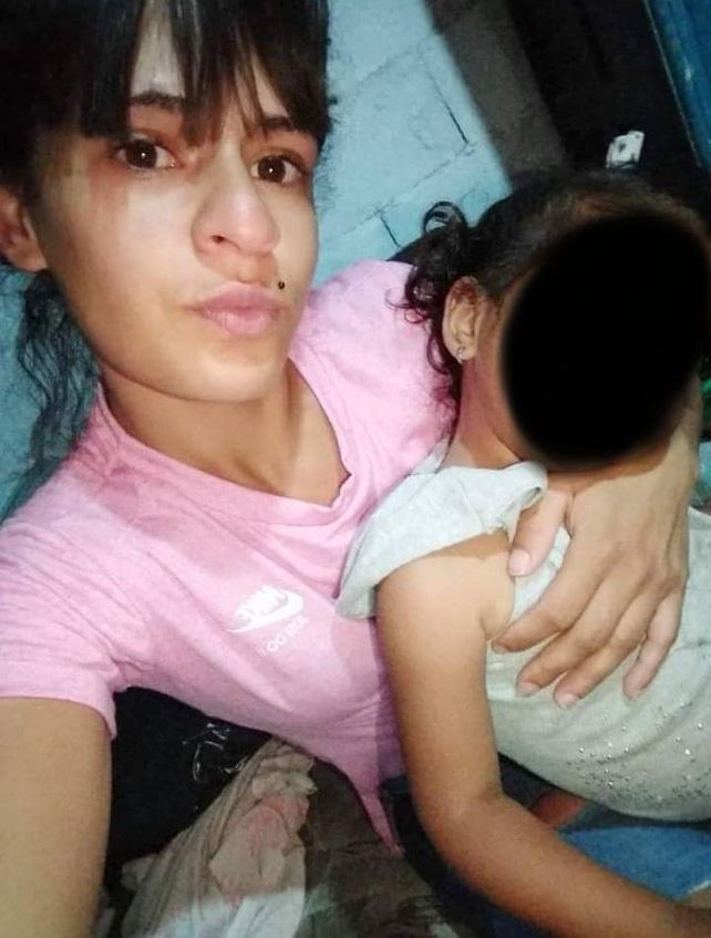Gabriela Frasoli tenía 24 años y una hija de 3 que resultó herida en el ataque fatal. Era militante de la CCC.
